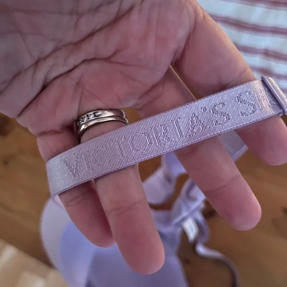 Victoria's Secret Light Purple Underwire T-Shirt Bra - Picture 3 of 7